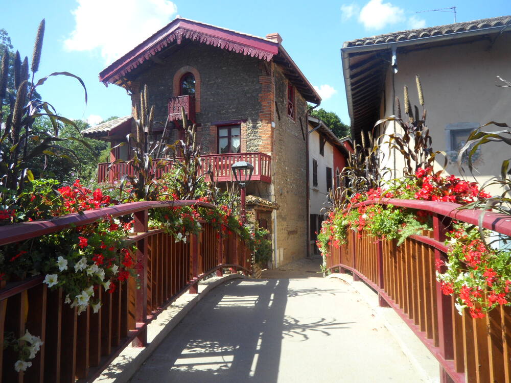 Pont fleuri à Châtillon sur Chalaronne